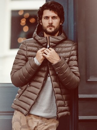 Comment porter une doudoune marron pour un style chic decontractés