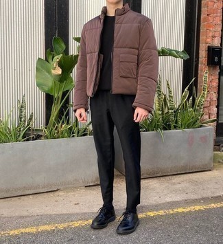 Comment porter une doudoune marron pour un style chic decontractés