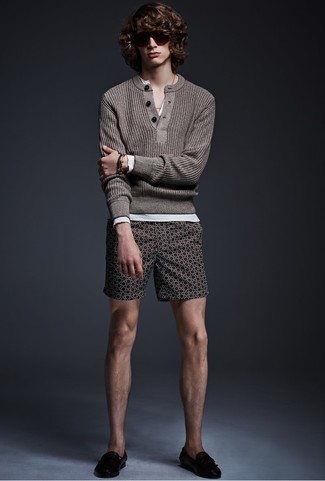 Comment porter un short marron quand il fait chaud