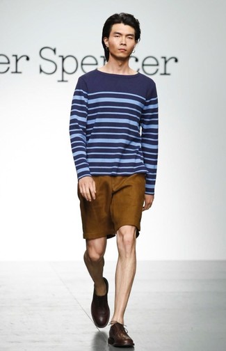 Comment porter un short marron quand il fait chaud