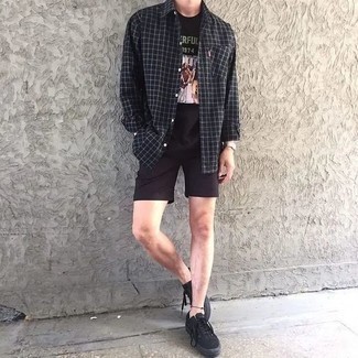 Comment porter un short marron quand il fait chaud