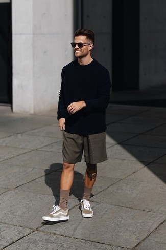 Comment porter un short marron quand il fait chaud