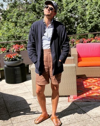 Comment porter un short marron quand il fait chaud