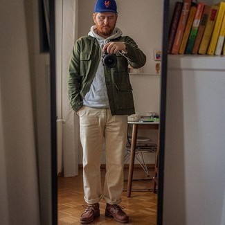 Comment porter des chaussettes marron pour un style decontractés en automne