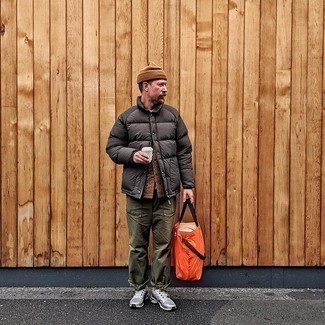 Comment porter des chaussettes marron pour un style decontractés quand il fait froid