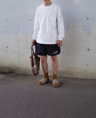 Comment porter des chaussettes marron pour un style relax