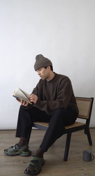 Comment porter des chaussettes marron pour un style relax
