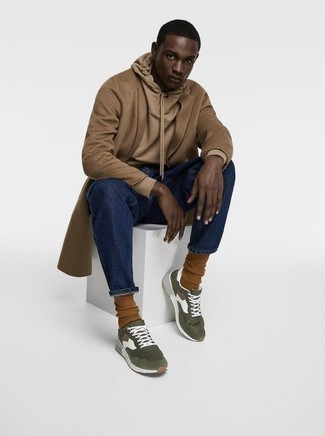 Comment porter des chaussettes marron pour un style decontractés en automne