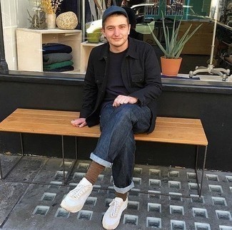 Comment porter des chaussettes marron pour un style decontractés au printemps