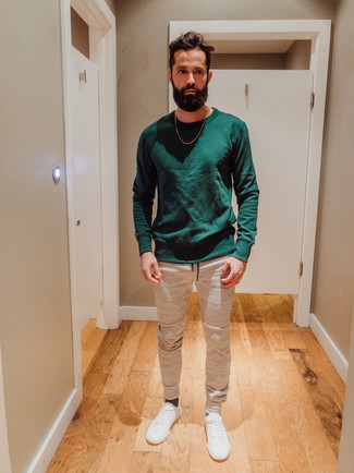 Comment porter des chaussettes marron pour un style decontractés au printemps