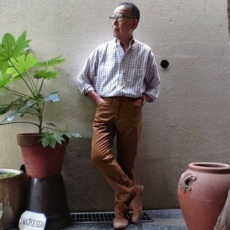 Comment porter des chaussettes marron pour un style decontractés quand il fait chaud