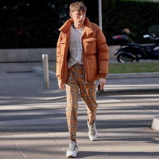 Comment porter des chaussettes marron pour un style decontractés au printemps