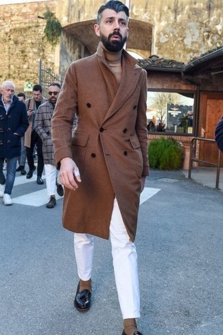 Comment porter des chaussettes marron pour un style chic decontractés quand il fait froid