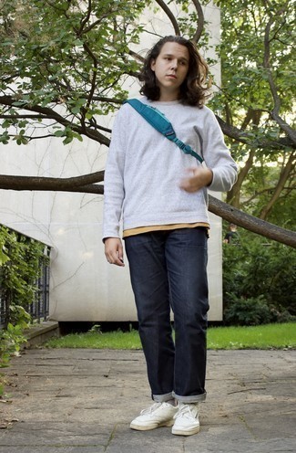 Comment porter des chaussettes marron pour un style decontractés au printemps