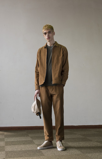 Comment porter des chaussettes marron pour un style decontractés en automne à l'adolescence