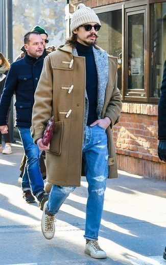 Comment porter des chaussettes marron pour un style decontractés en hiver