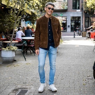 Comment porter des chaussettes marron pour un style decontractés au printemps
