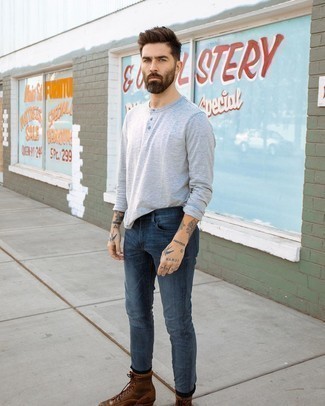 Comment porter des chaussettes marron pour un style decontractés en automne