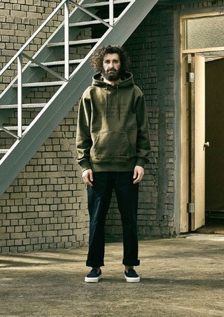 Comment porter des chaussettes marron pour un style decontractés en automne