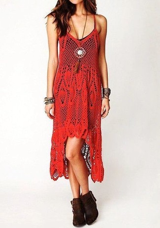 Comment porter des bottines en daim marron