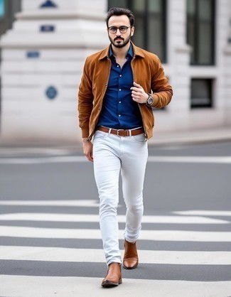 Comment porter un blouson aviateur en daim marron avec un jean blanc