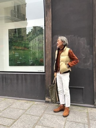 Comment porter un blouson aviateur en daim marron avec un jean blanc