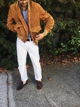 Comment porter un blouson aviateur en daim marron avec un jean blanc
