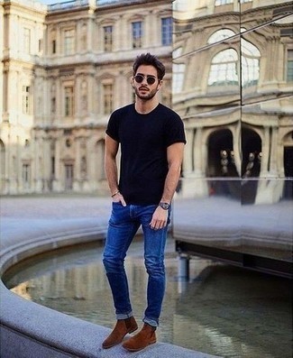 Comment porter des bottes en daim marron en été
