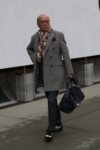 Comment porter des chaussures brogues en daim marron quand il fait froid