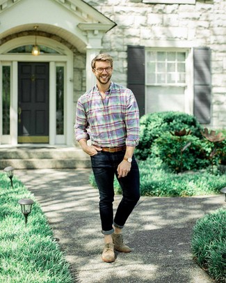 Comment porter des chaussures brogues en daim marron en été