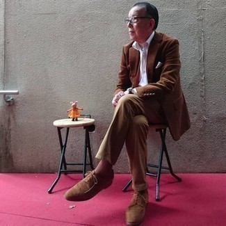 Comment porter des chaussures brogues en daim marron en été