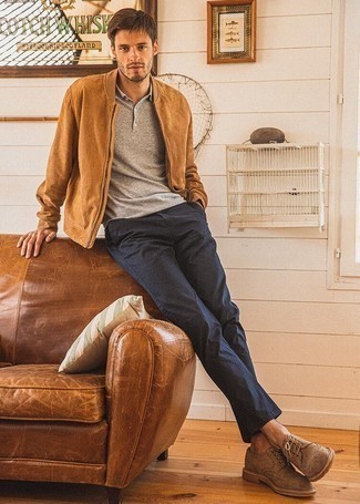 Comment porter des chaussures brogues en daim marron quand il fait chaud