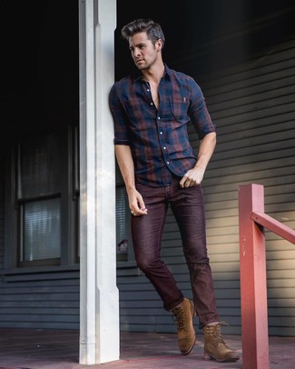 Comment porter des bottes de loisirs en daim marron pour un style decontractés