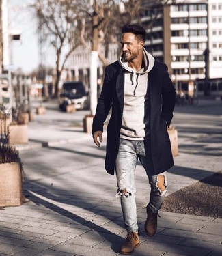 Comment porter des bottes de loisirs en daim marron pour un style decontractés