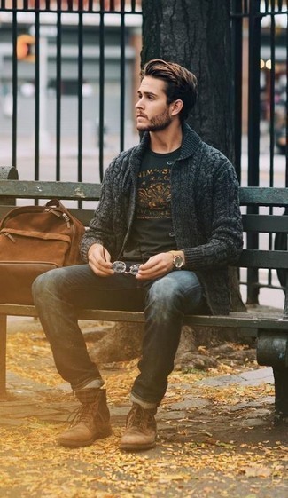 Comment porter des bottes de loisirs en daim marron pour un style decontractés