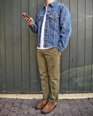 Comment porter des bottes de loisirs en daim marron pour un style decontractés