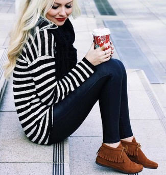Comment porter des bottines chukka en daim marron