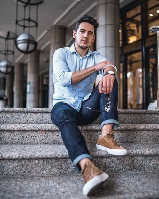 Comment porter des baskets basses en daim marron