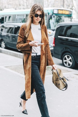 Comment porter un trench en daim marron