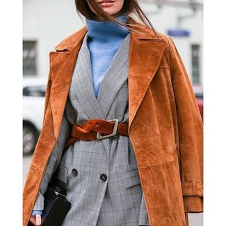 Comment porter un trench en daim marron