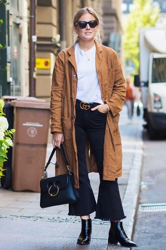 Comment porter un trench en daim marron