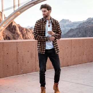Comment porter des bottes de travail en daim marron au printemps