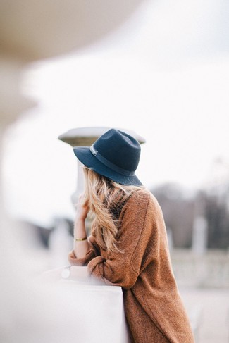 Comment porter une robe-pull marron