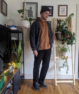 Comment porter un pull marron quand il fait chaud