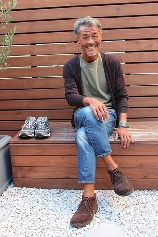 Comment porter un pull marron quand il fait chaud après 60 ans