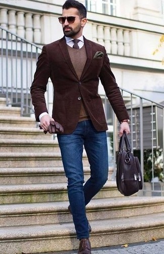 Comment porter un pull en v sans manches marron