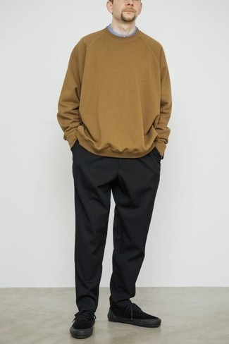 Comment porter un sweat-shirt marron quand il fait chaud