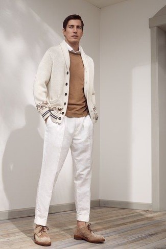 Comment porter un sweat-shirt marron quand il fait chaud
