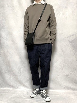 Comment porter un sweat-shirt marron quand il fait chaud