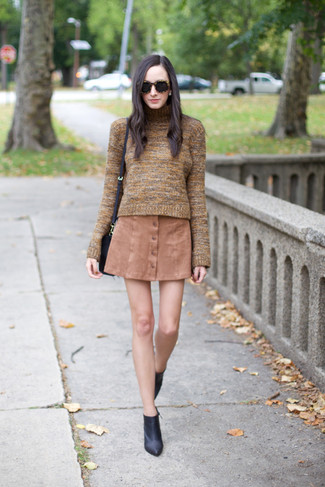 Comment porter un pull à col roulé marron